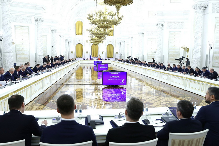 Президент принял участие в заседании Госсовета о повышении роли педагога и наставника