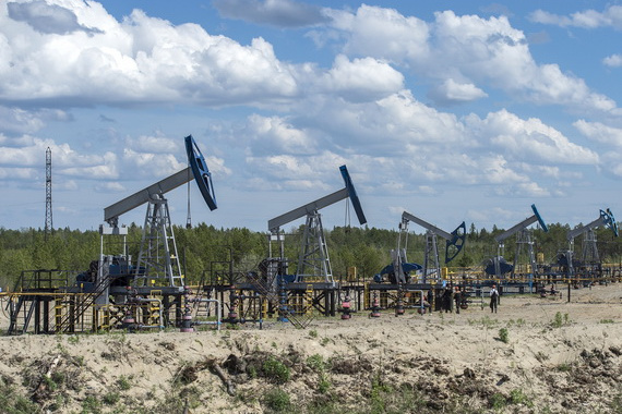 Россия продлевает сокращение добычи нефти до конца года