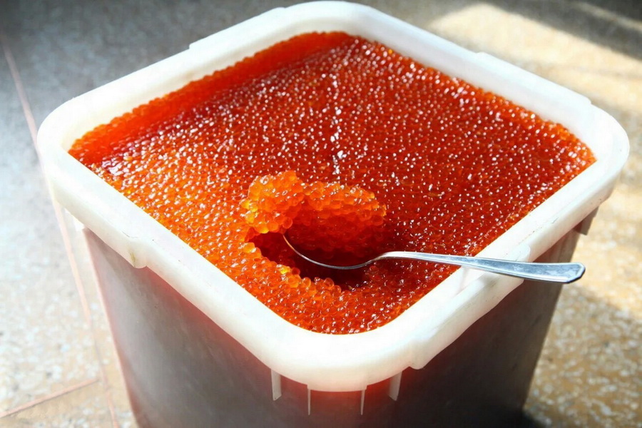 Красная икра все дорожает