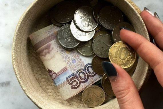 На что откладывают деньги россияне