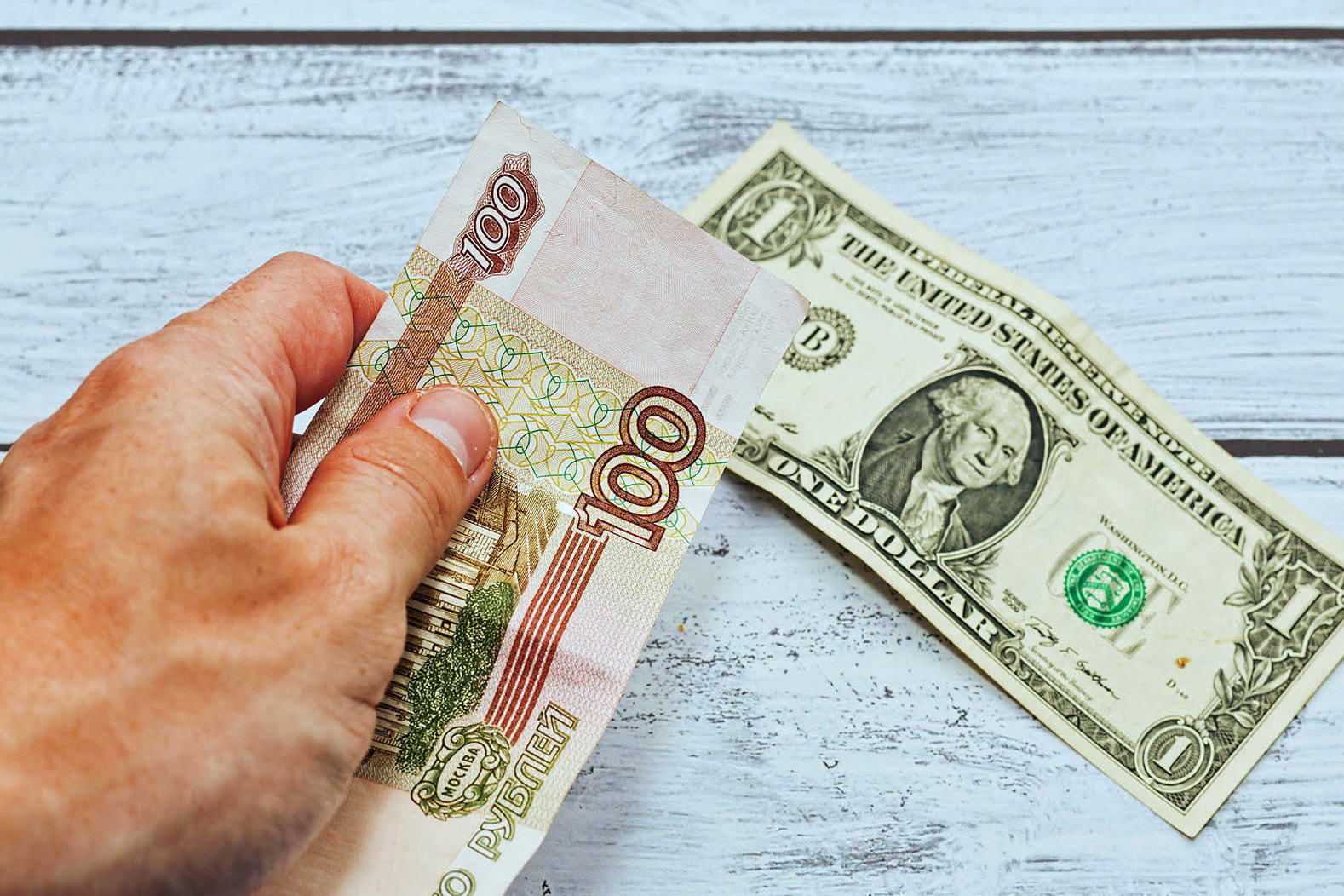 Рублевого цунами не будет. Равно как краха доллара