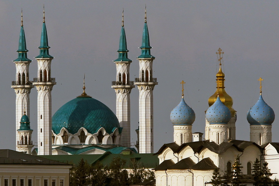 К каким конфессиям относят себя россияне