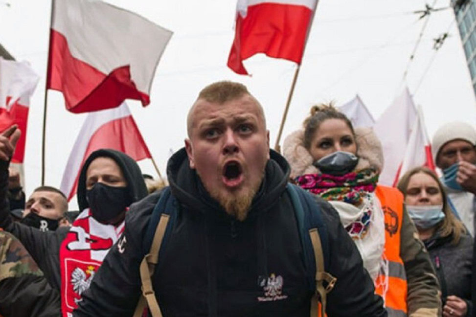 МИД продолжает игру в поддавки с Польшей?