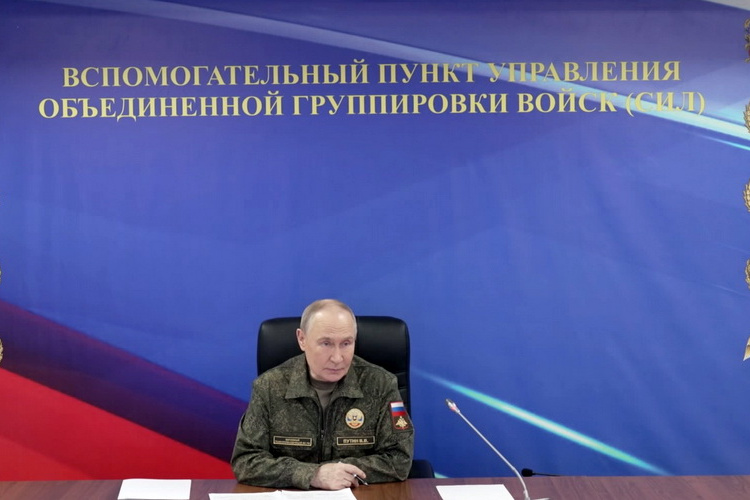Президент посетил пункт управления Объединённой группировки войск