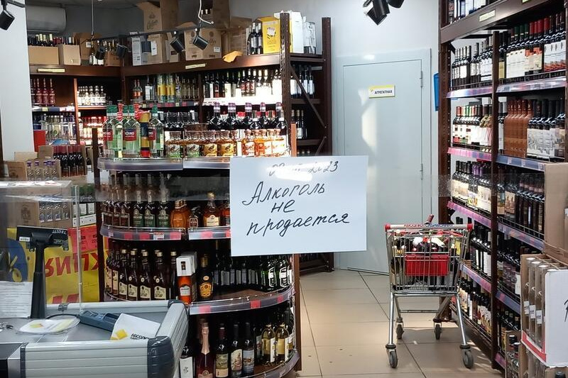 В России массово закрываются алкогольные магазины