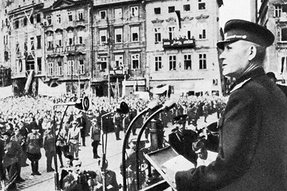 Как в Чехии пытаются «замазать краской» историческую память