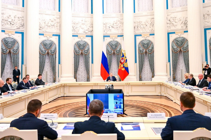 Совещание по вопросам социально-экономического новых областей России