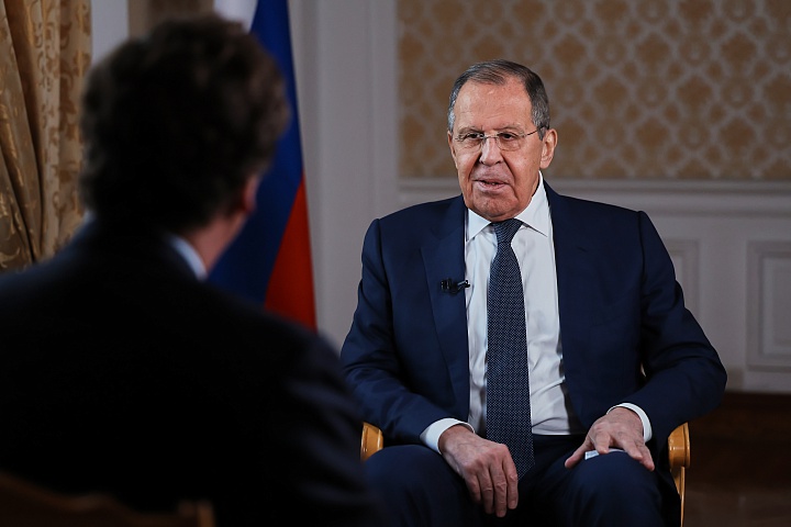 Руководитель МИД РФ дал интервью американскому журналисту